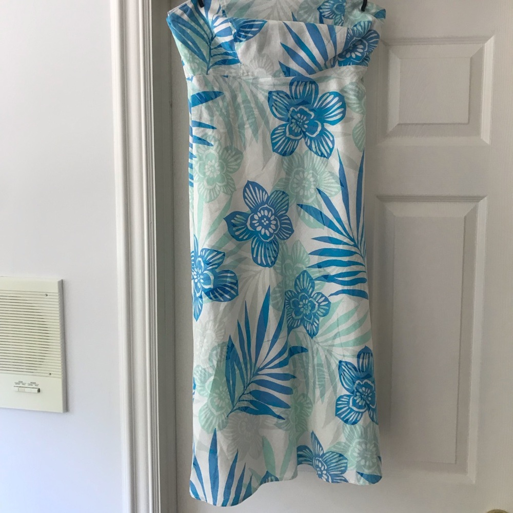 EUC Blue Floral Strapless Gap Dress. Size 10.
